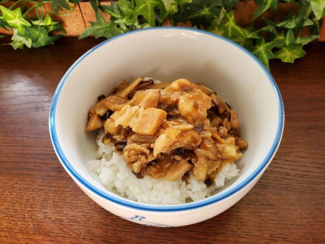 ファミリーマートお母さん食堂 ごはんにちょいかけ!ルーロー飯