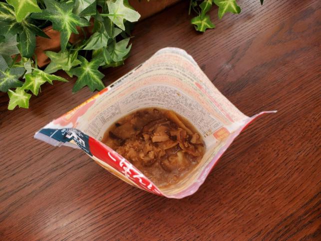 ファミリーマートお母さん食堂 ごはんにちょいかけ!ルーロー飯