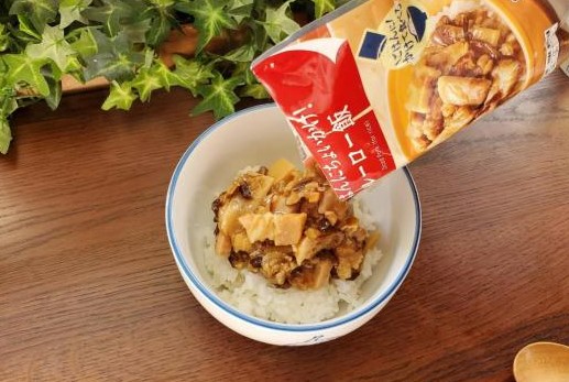 ファミリーマートお母さん食堂 ごはんにちょいかけ!ルーロー飯