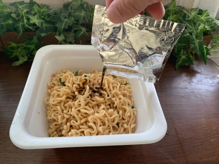 マルちゃんでかまる麻辣カレー台湾まぜそば